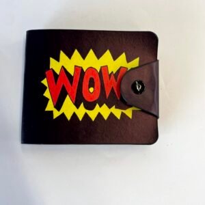 Odinė piniginė su ryškiu „WOW“ užrašu